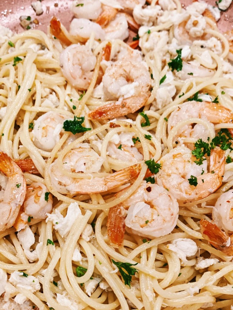 How to Make Shrimp and Crab Pasta in White Wine Sauce